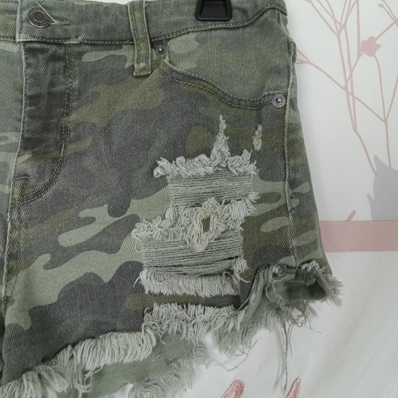 Mossimo Supply Co high rise ripped Shorts camouflage  size 6/28 - Picture 2 of 5